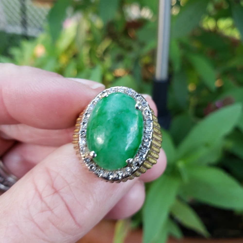 Vintage 14kt jade with diamond accent ring